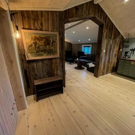 Stall-loftet, Aastroen Gard, * Vingelen